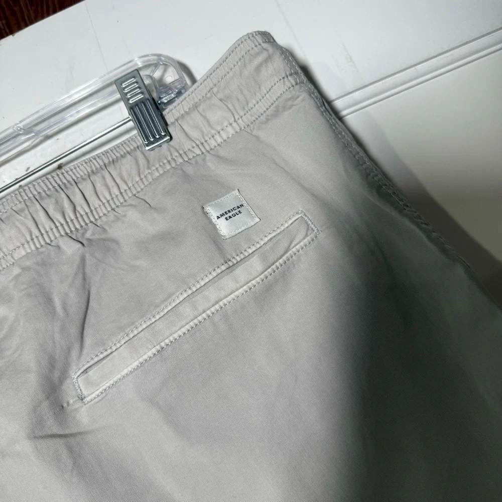 American Eagle 5.5” Lived-In Trekker Short White FLEX Size XL NWT Cargo